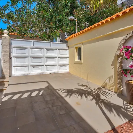 Bouganvilla Am Mit Pool Vila